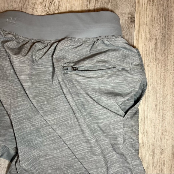 Lululemon Men's Gray Athletic Shorts 11* Linerless Size Medium - Picture 8 of 9